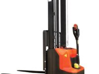 EAGLE LIGHT DUTY AND HEAVY DUTY STACKER SERIES - PSE12B/SL STRADDLE STACKERS
